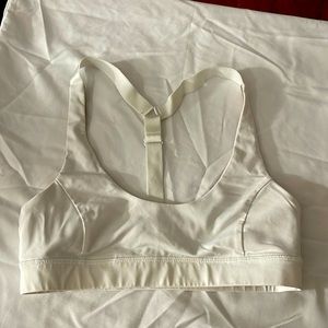 Sports bra in White. Size 0-2 from LuluLemon